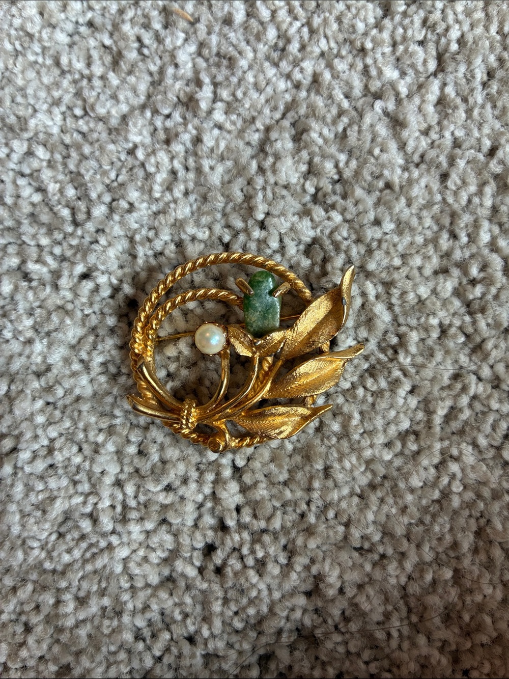 Sarah Coventry Gold Leaf Brooch with Green Cabochon and Pearl